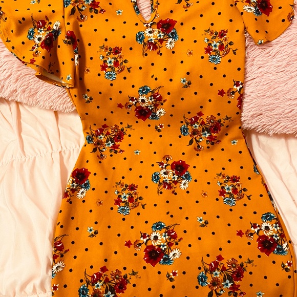 DRESSCODE L.A. Size M. Mustard Yellow Dress. - Picture 2 of 16